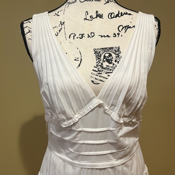 D&G White Pleated Midi Dress sized 44 (US 8) - Picture 2 of 7